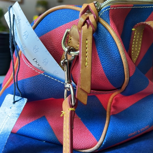 Dooney & Bourke Red & Blue Chevrons Duster included Like new condition, no flaws - Picture 4 of 5